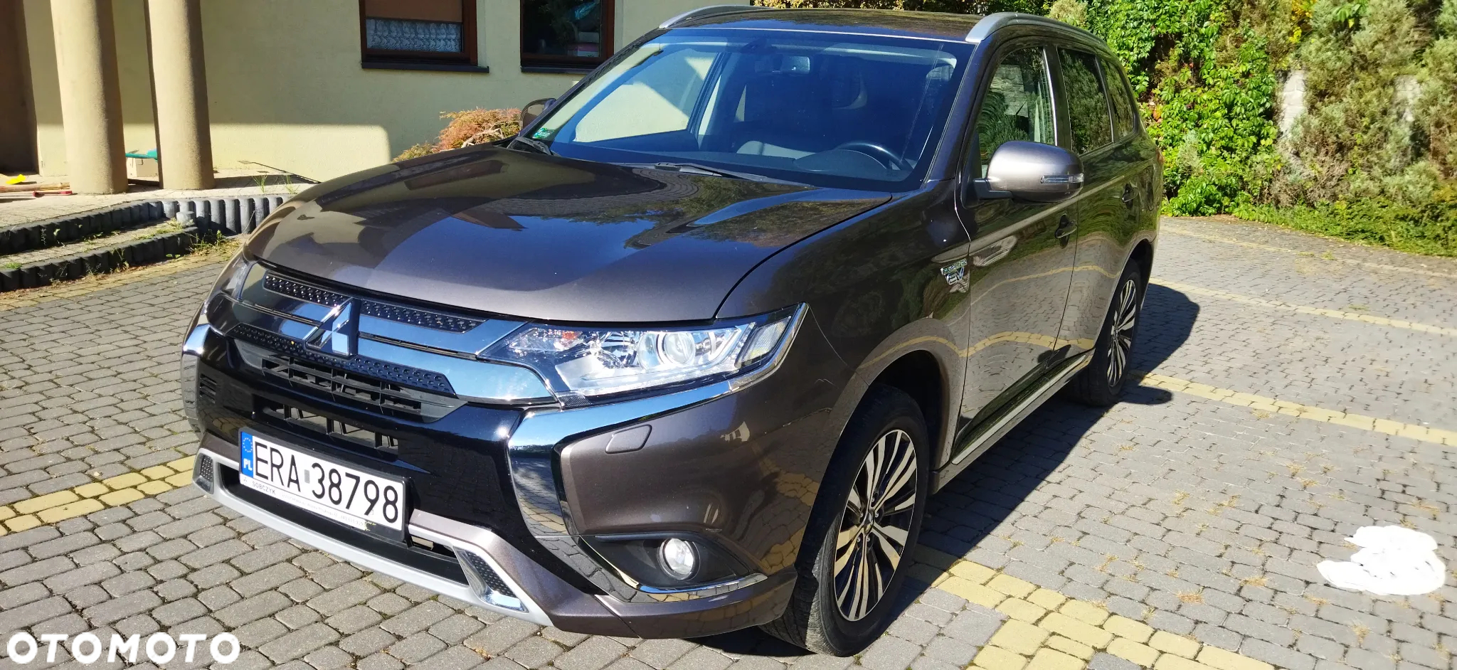 Mitsubishi Outlander - 2