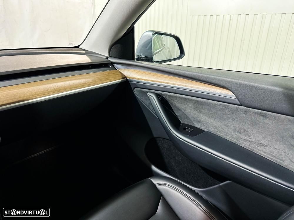 Tesla Model Y Long Range Dual Motor AWD - 25