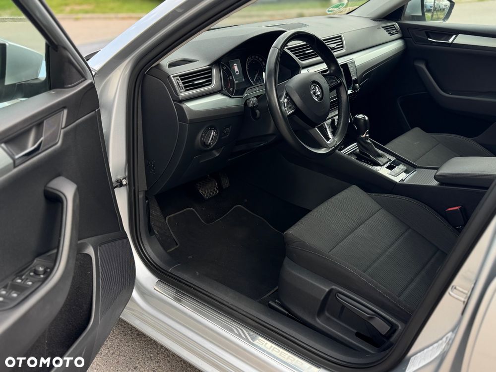 Skoda Superb 2.0 TDI DSG Sportline - 9