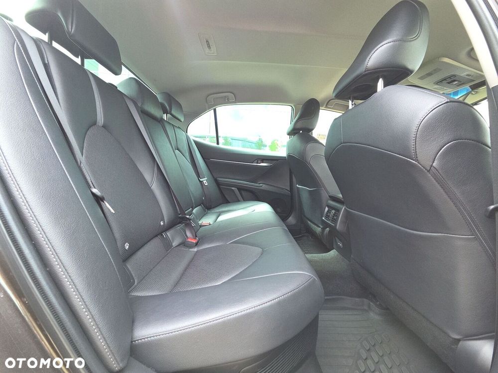 Toyota Camry 2.5 Hybrid Executive CVT - 17