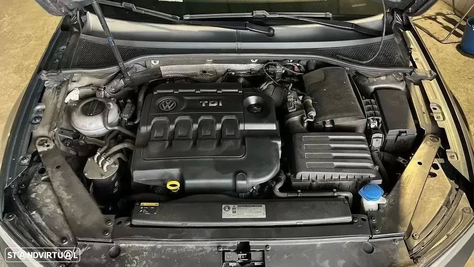 VW Passat 1.6 TDI Highline - 15