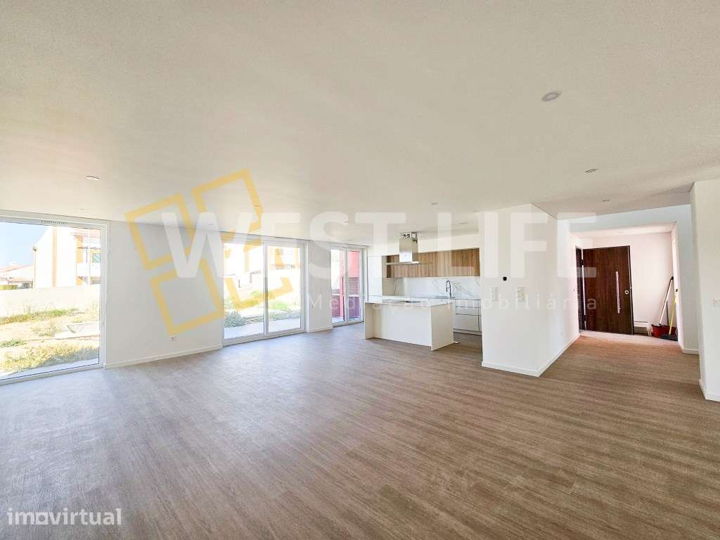 Moradia T4 com jardim, logradouro e terraço - NOVA - Grande imagem: 4/32