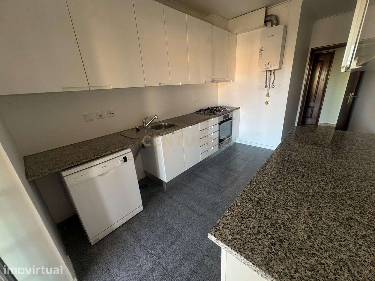 T3 em Condomínio Fechado com Piscina, Jardim, Terraço e Garagem Box — - Grande imagem: 4/22