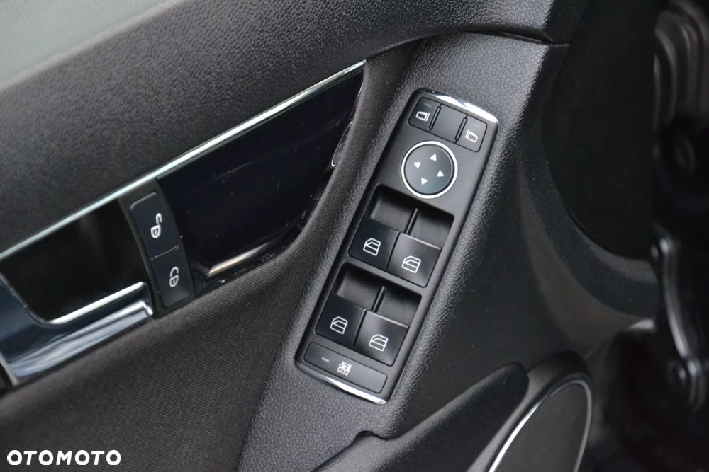 Mercedes-Benz Klasa C 200 CDI BlueEff Elegance - 19