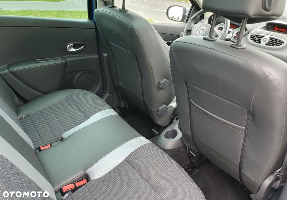 Renault Clio - 11