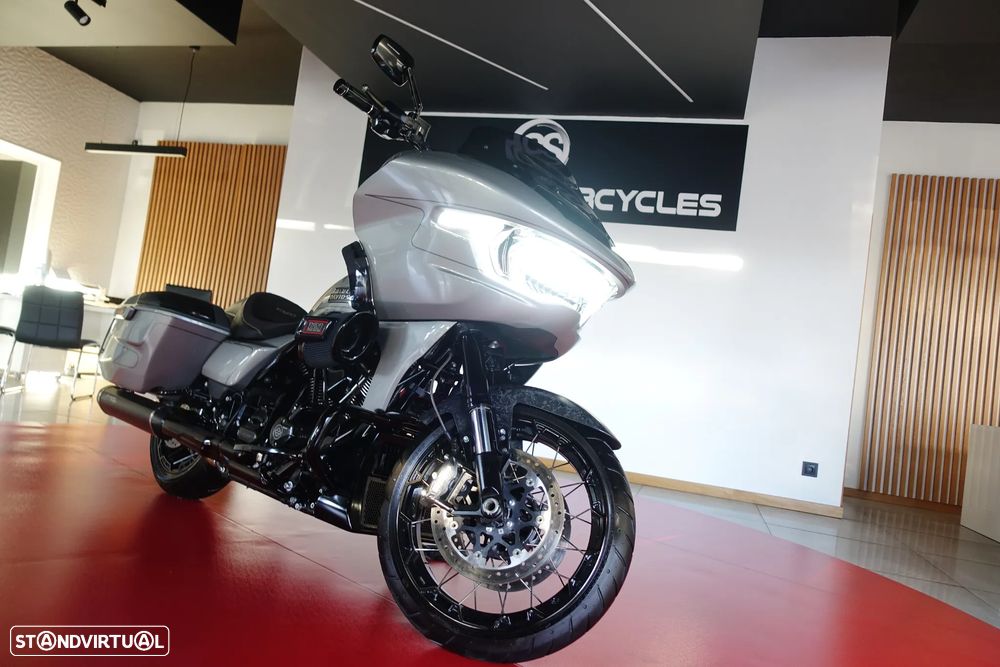 Harley-Davidson Road Glide CVO - 23