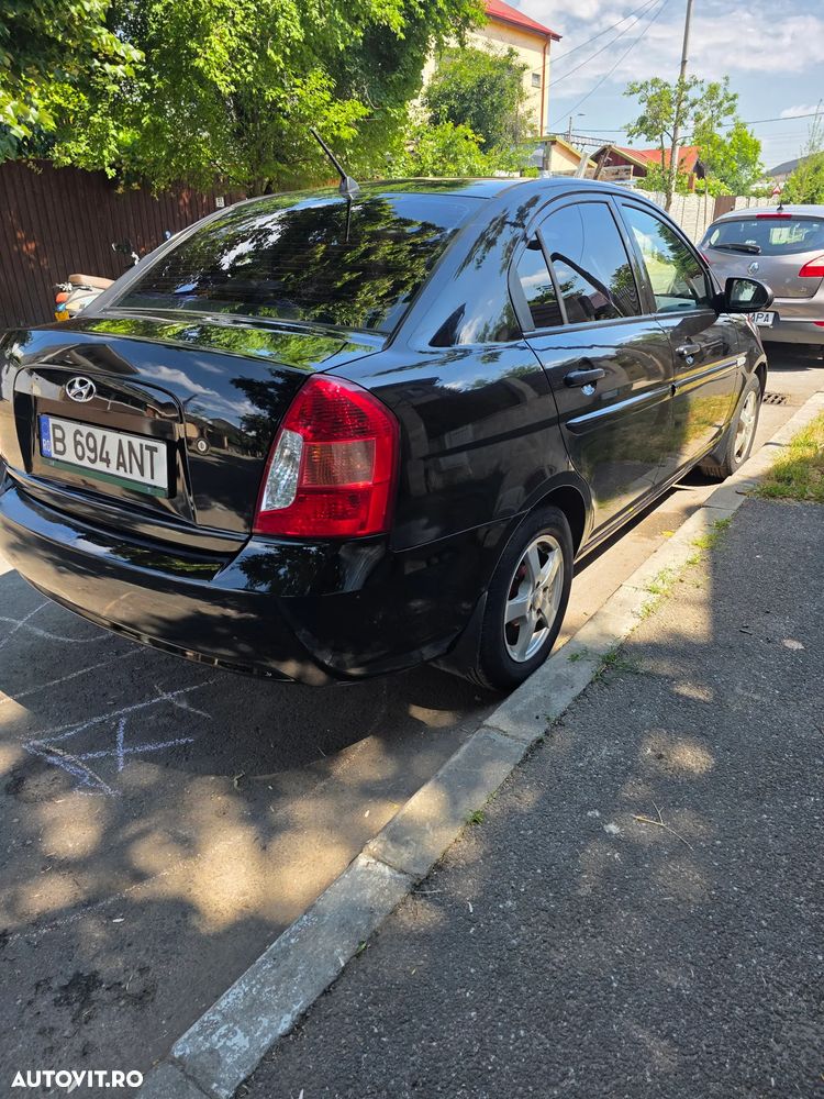 Hyundai Accent MC 1.4 DOHC 4DR GL STYLE - 4
