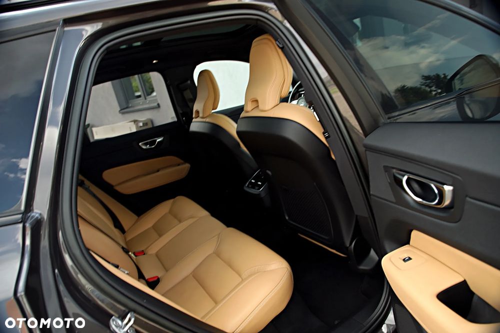 Volvo XC 60 B5 D AWD Ultimate Bright - 26
