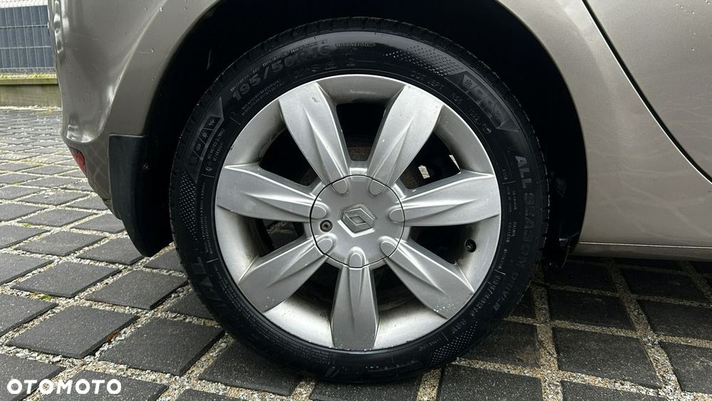 Renault Clio - 23