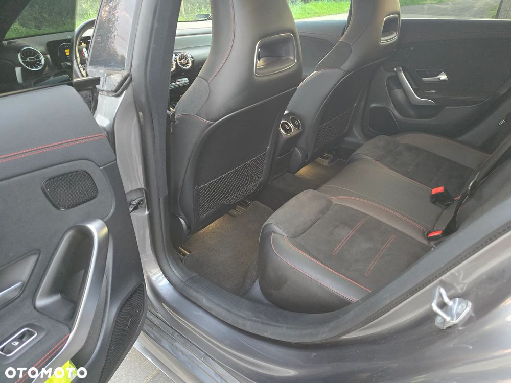 Mercedes-Benz CLA 200 AMG Line 7G-DCT - 17