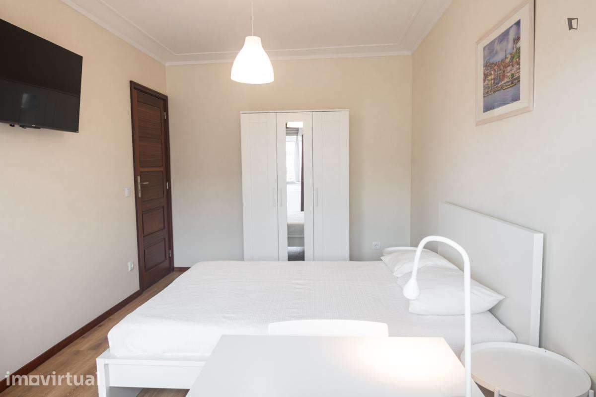 Quarto - localizado em Vila nova de gaia - Grande imagem: 4/13
