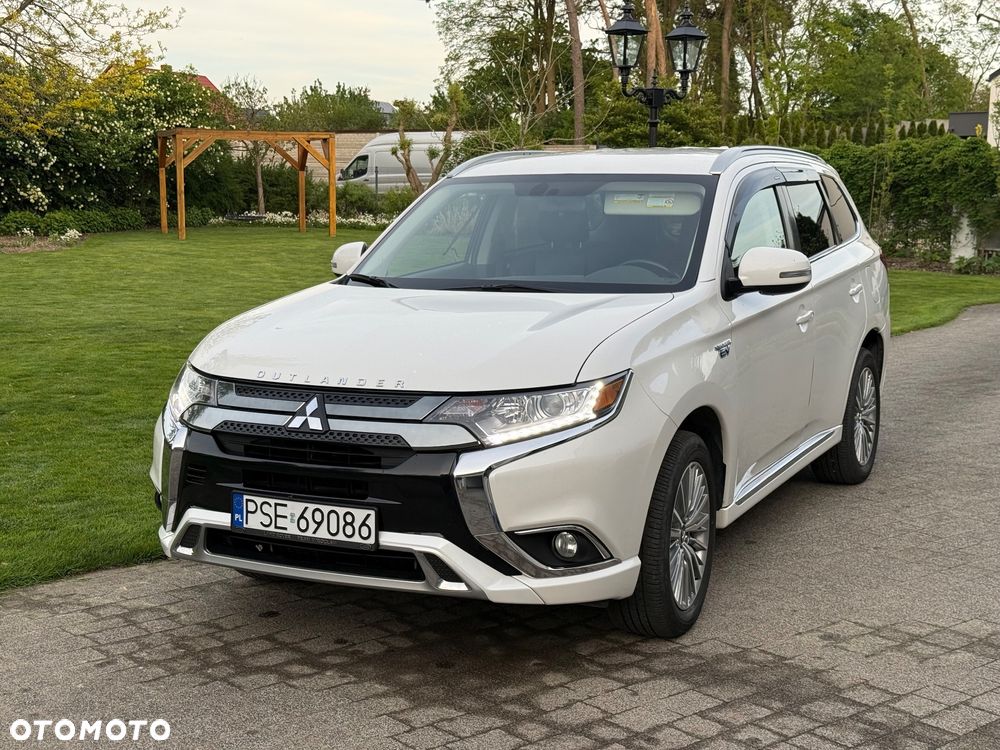 Mitsubishi Outlander - 1