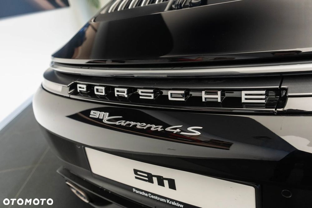 Porsche 911 Carrera 4S - 36