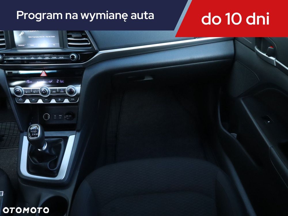 Hyundai Elantra - 10
