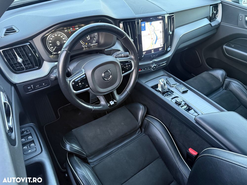 Volvo XC 60 T8 Twin Engine AWD R-Design - 24