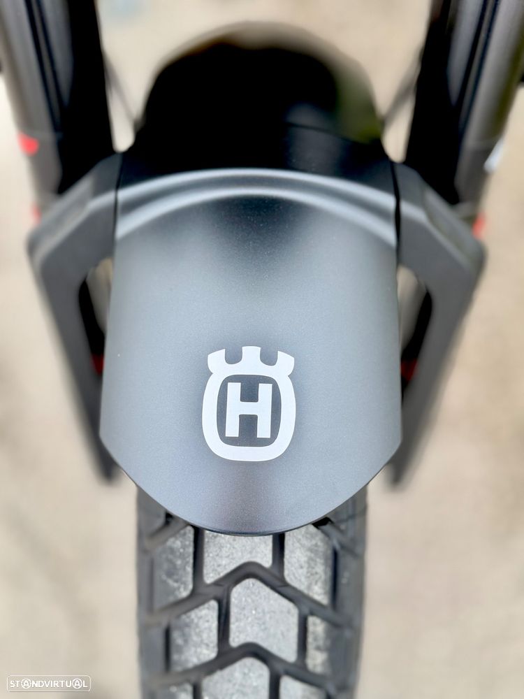 Husqvarna Svartpilen 801 - 17