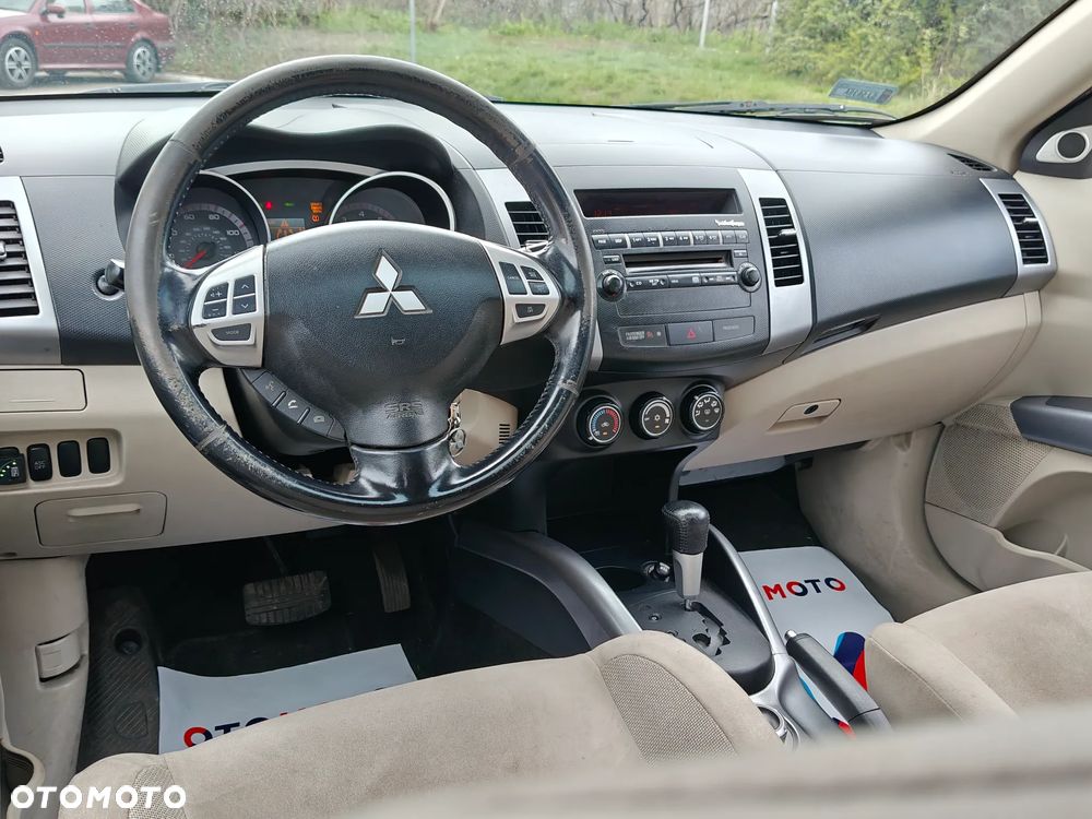 Mitsubishi Outlander 2.4 4WD CVT Intense - 15