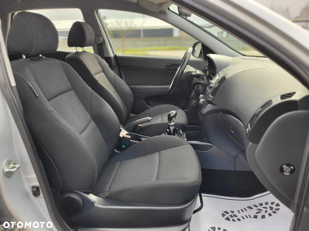 Hyundai i30 1.4 Blue Comfort - 16