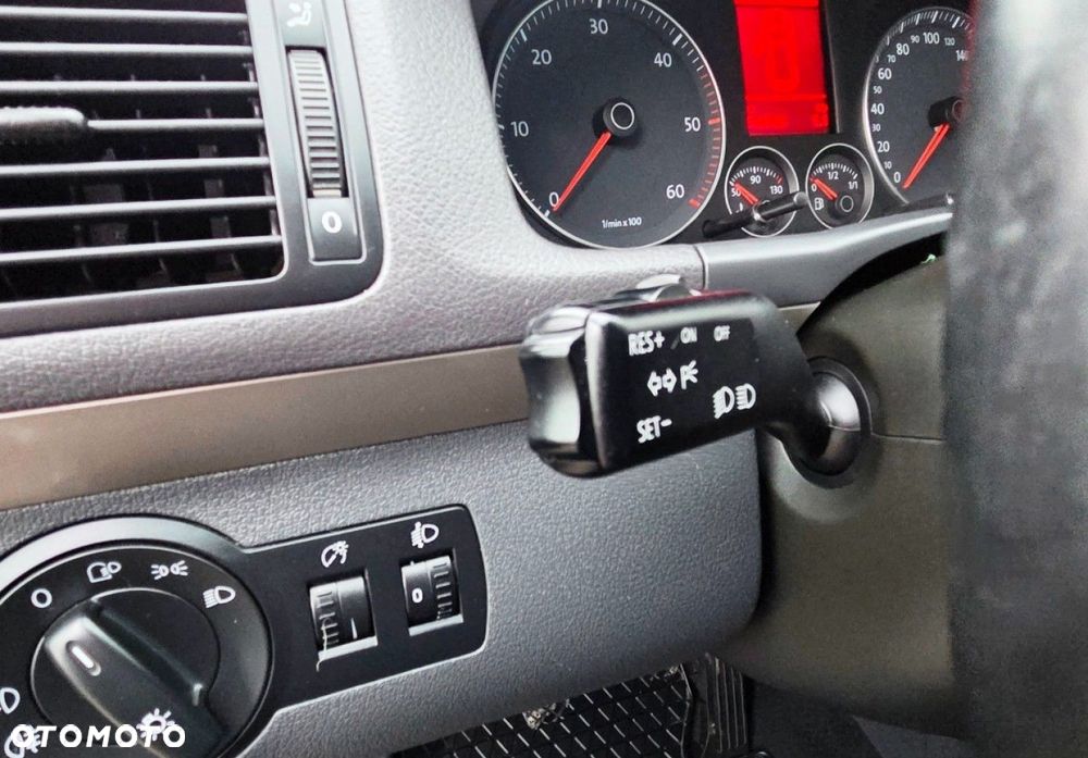 Volkswagen Touran - 13