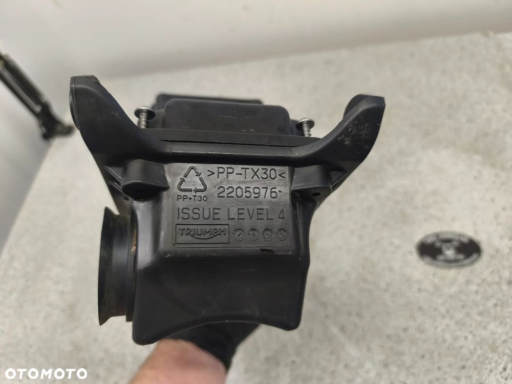 Airbox, obudowa filtra powietrza Triumph Trident 660 2022 - 4
