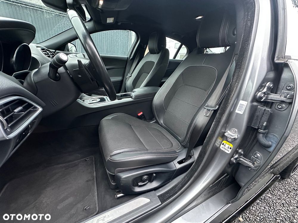 Jaguar XE 20d R-Sport - 9