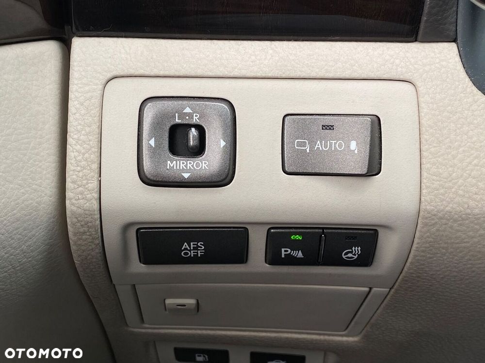 Lexus LS - 34