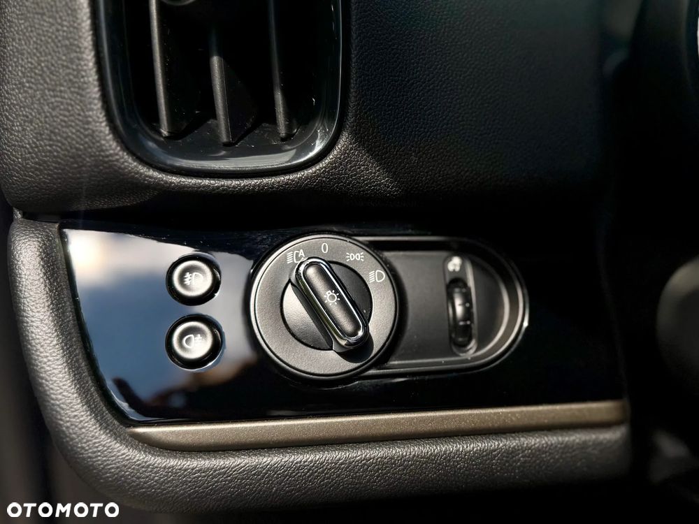 MINI Countryman Cooper SE ALL4 Classic Trim - 12