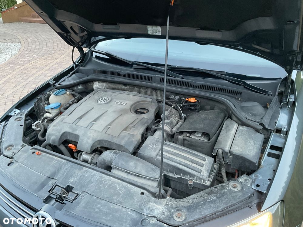 Volkswagen Jetta 1.6 TDI Highline - 18