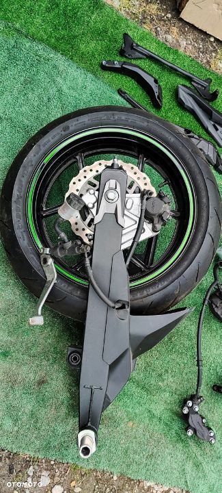 KAWASAKI Z800 Owiewka Siedzenie Koło Felga Pompka Hamulca Ośka Ogon - 15