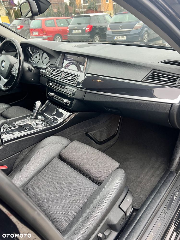 BMW Seria 5 525d xDrive - 29