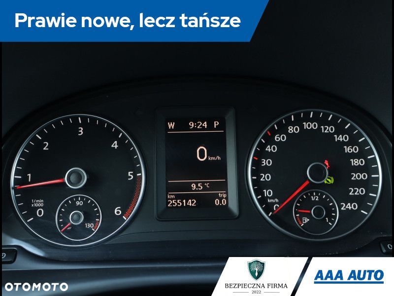 Volkswagen Touran - 12