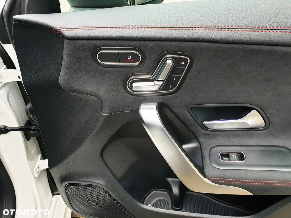 Mercedes-Benz CLA 200 AMG Line 7G-DCT - 18