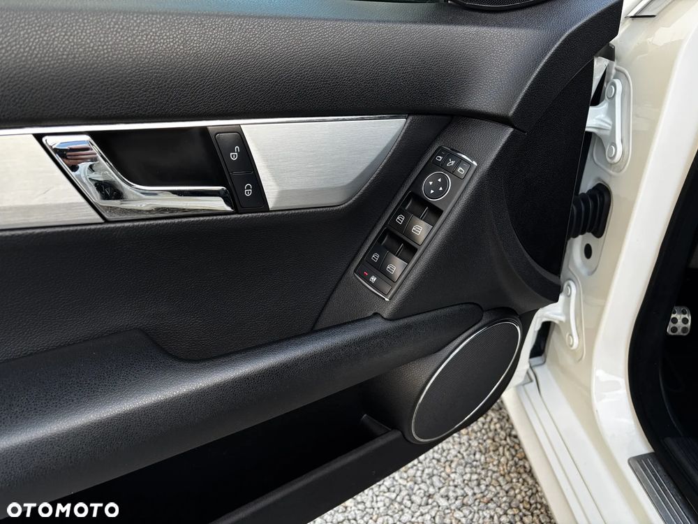 Mercedes-Benz Klasa C 180 Kompressor Avantgarde - 38