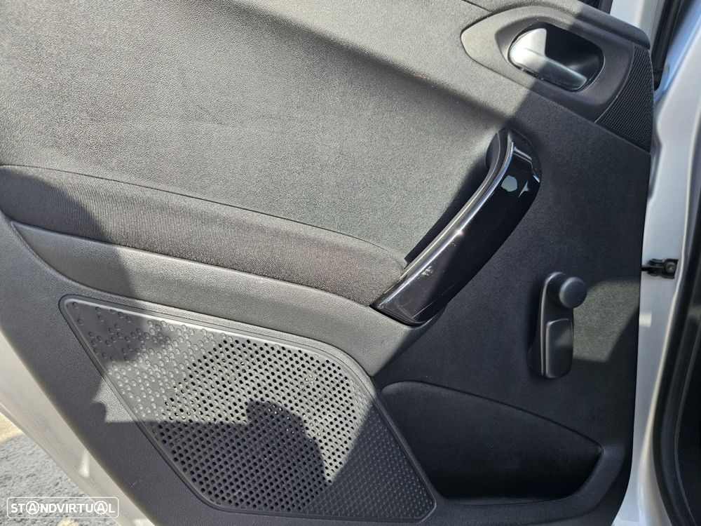 Peugeot 208 1.2 PureTech Style - 43