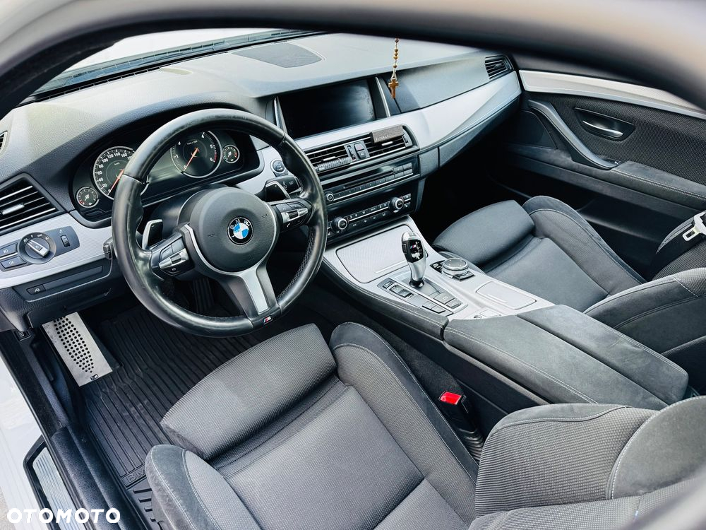 BMW Seria 5 520d xDrive - 14