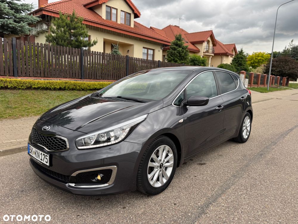 Kia Ceed 1.6 GDI Dream-Team Edition - 1