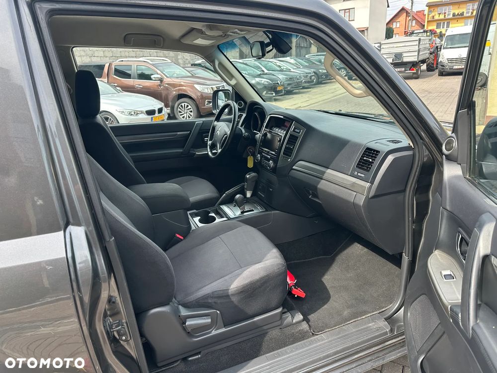 Mitsubishi Pajero - 10