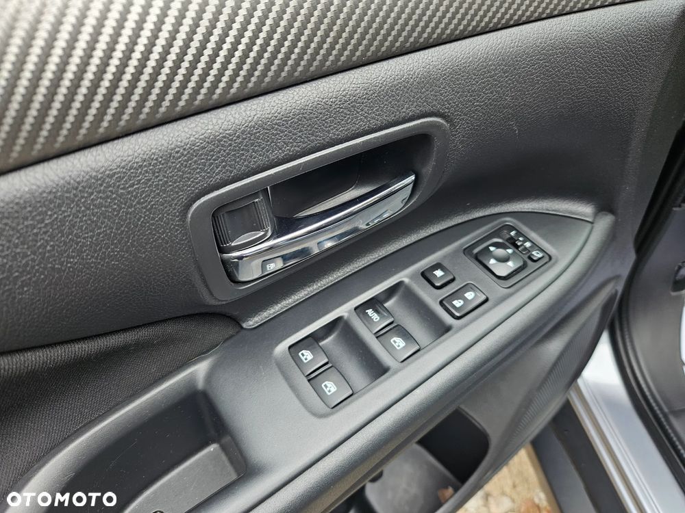 Mitsubishi Outlander 2.0 Intense + SDA 4WD CVT - 29