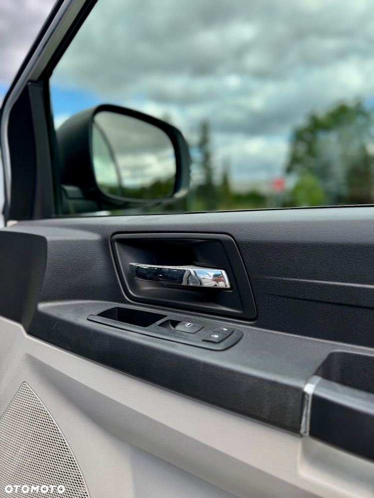 Chrysler Grand Voyager 2.8 CRD LX - 27