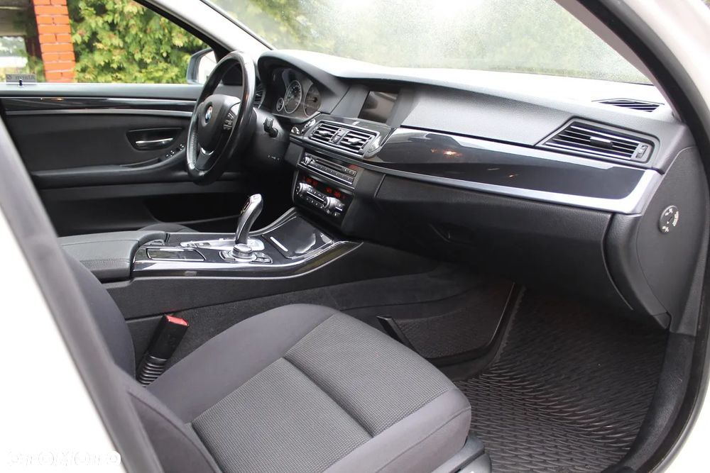BMW Seria 5 520d Touring - 23