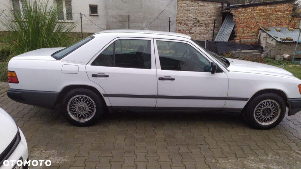 Mercedes-Benz Klasa E 2.6 - 1