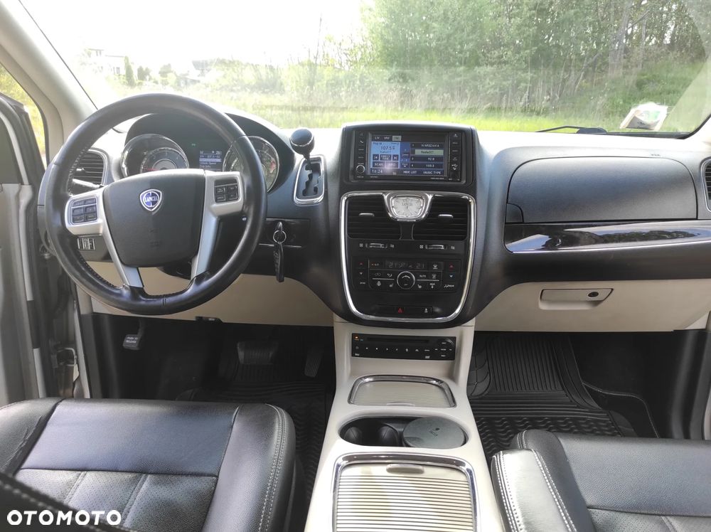 Lancia Voyager 2.8CRD Gold - 16