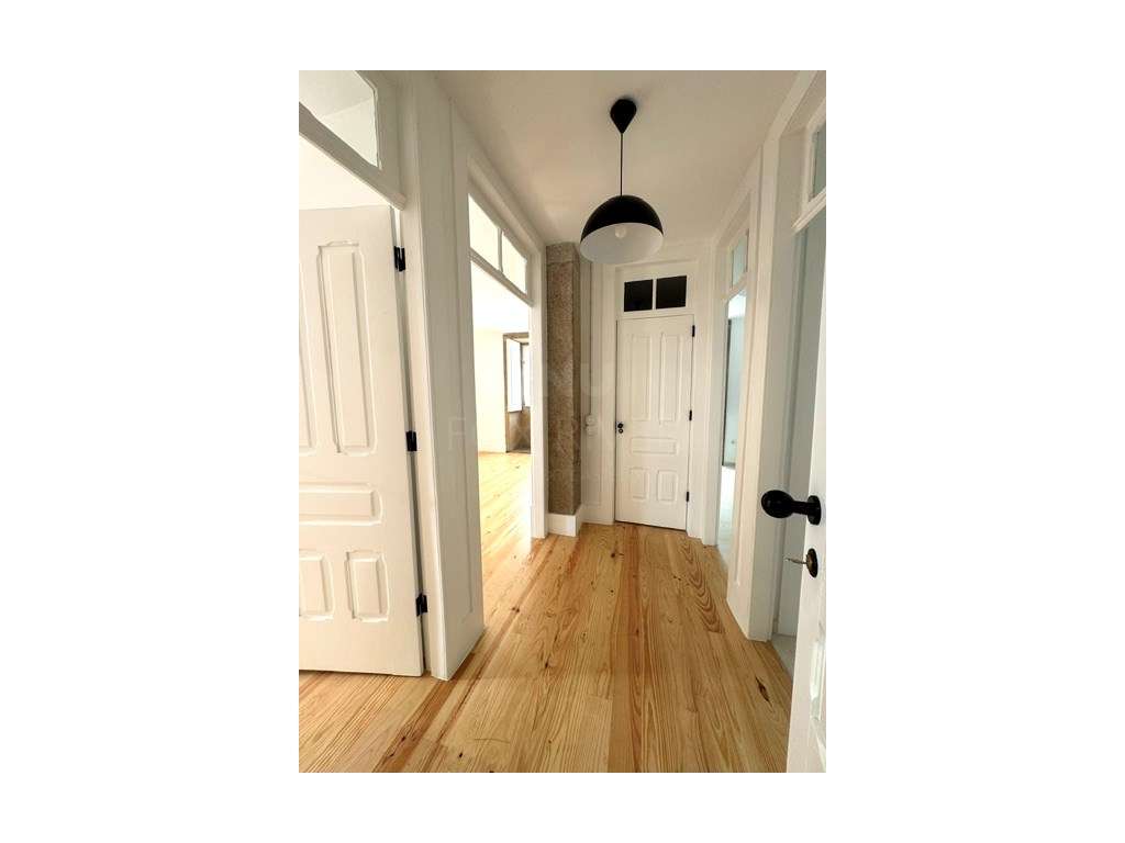 Apartamento T1 renovado para arrendamento em Viana do Castelo - Grande imagem: 2/9
