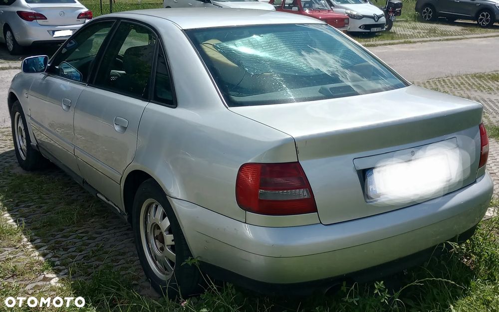 Audi A4 Limousine - 4
