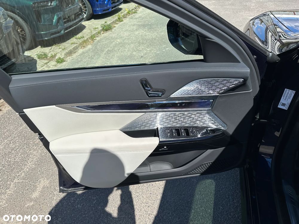 BMW Seria 7 M760e PHEV xDrive sport - 10
