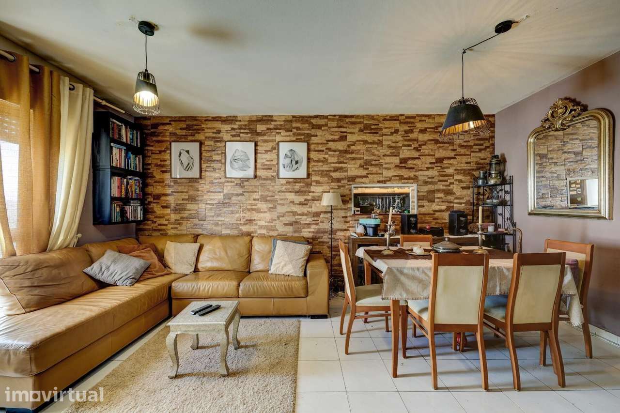 Apartamento T3 localizado nas Torres do Laranjeiro - Grande imagem: 2/23