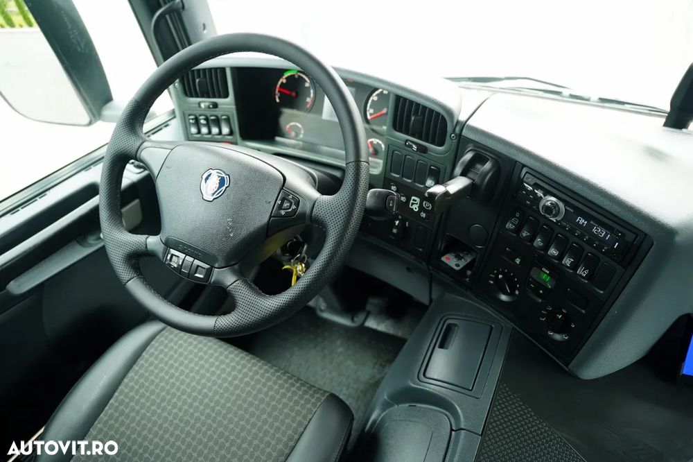 Scania P 320 / SOLO / CORTINĂ - 8.5 M / 4X2 / DHOLLANDIA LIFT / PODEA REZISTENTĂ / EURO 6 - 32