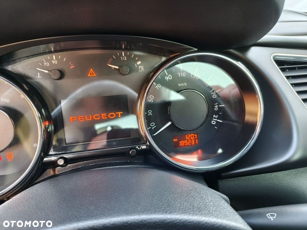 Peugeot 3008 HDi FAP 150 Family - 10