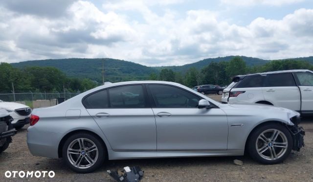 BMW Seria 5 528i xDrive - 31