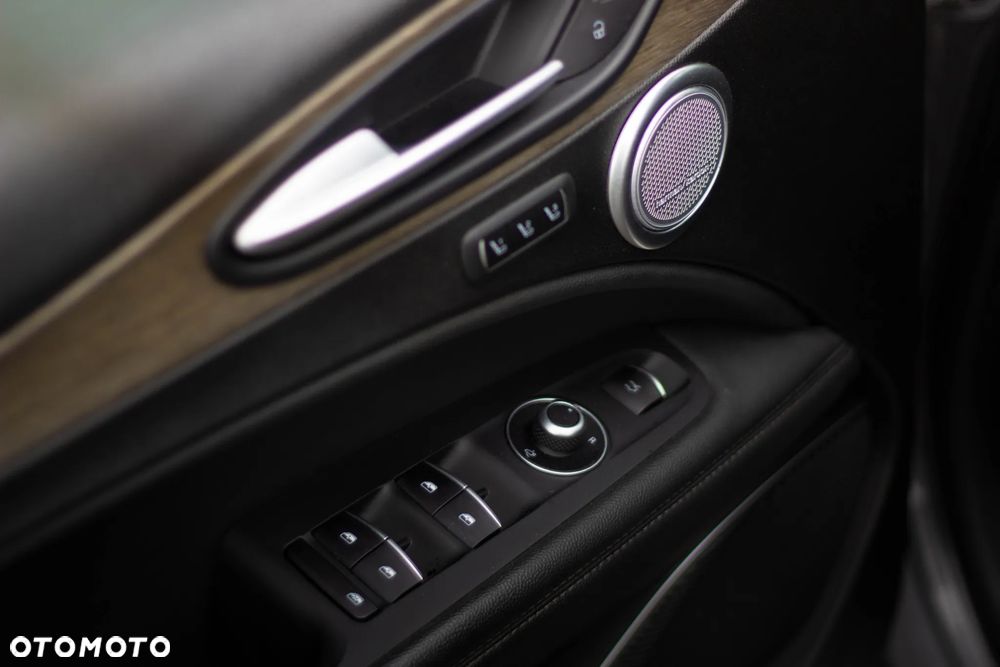 Alfa Romeo Stelvio - 9
